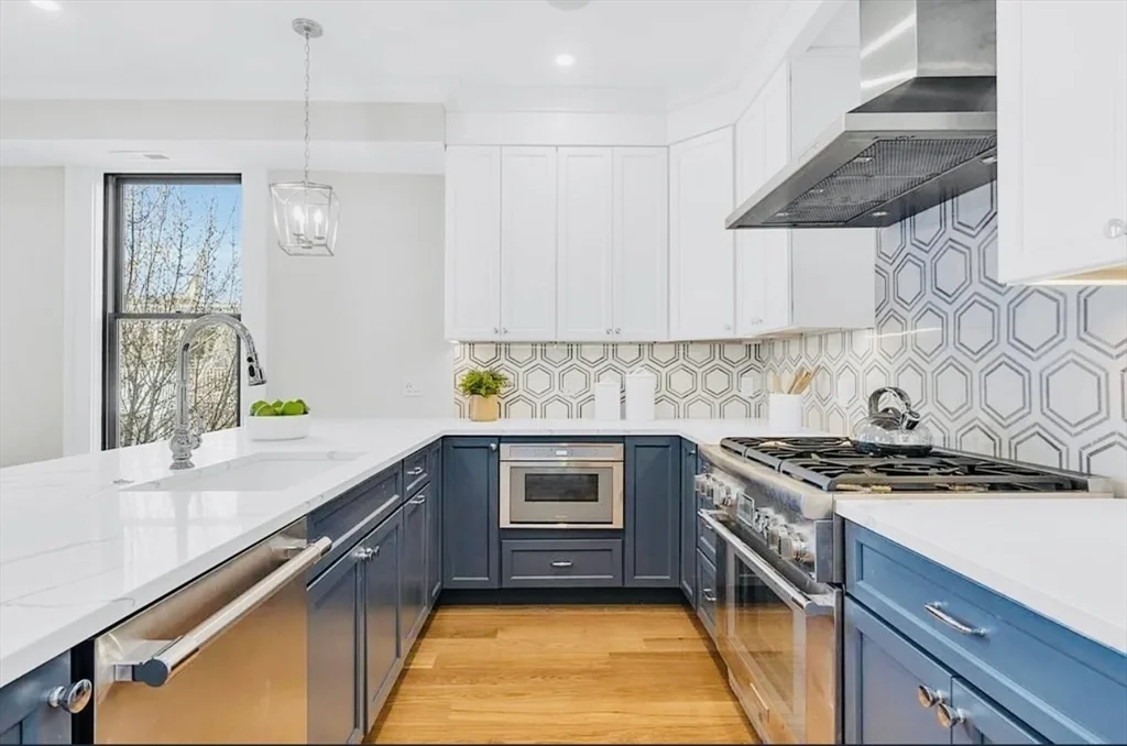 9 Glover Ct, South Boston