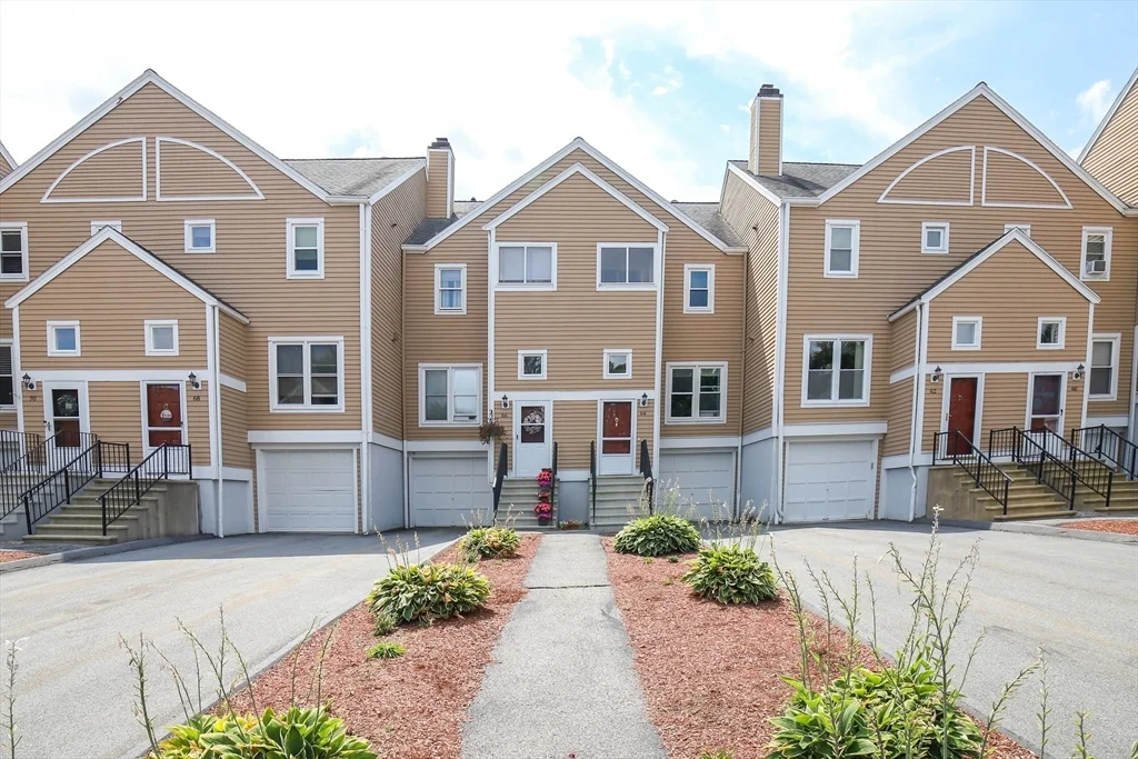 64 Camelot Dr, Tatnuck