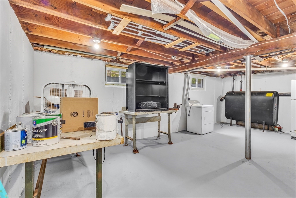 4 Oakridge Ave, Natick