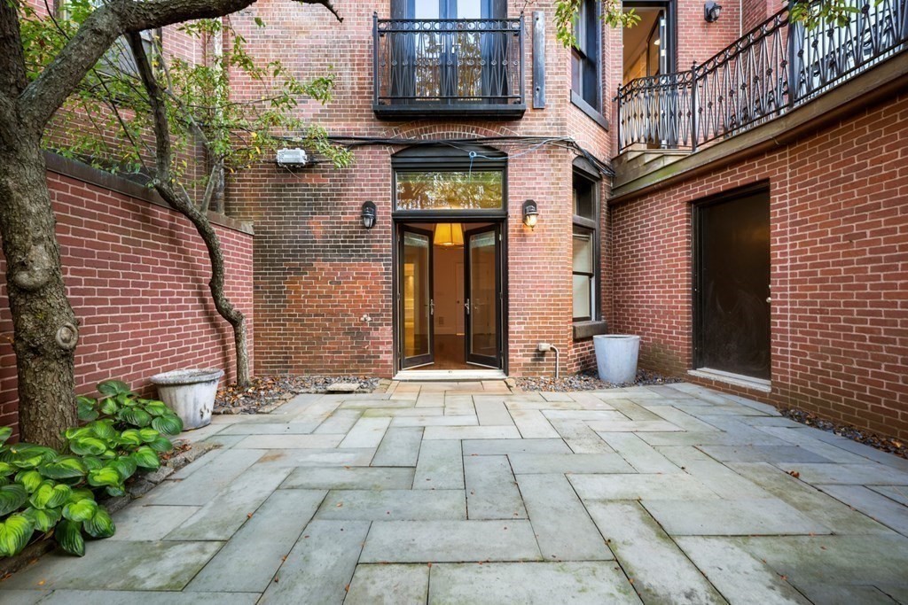 408 Beacon St, Back Bay