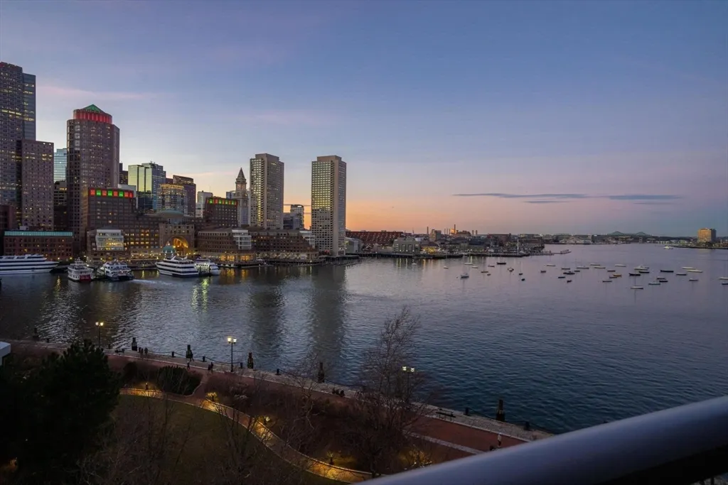 22 Liberty Dr, Seaport District