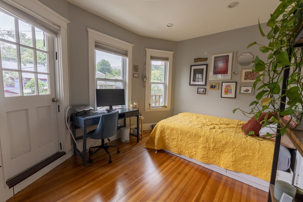 15 Castleton St, Jamaica Plain