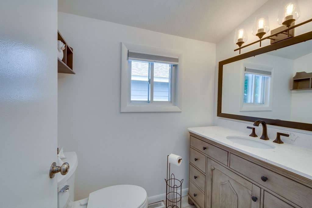 54 Blackmer Rd, Sudbury