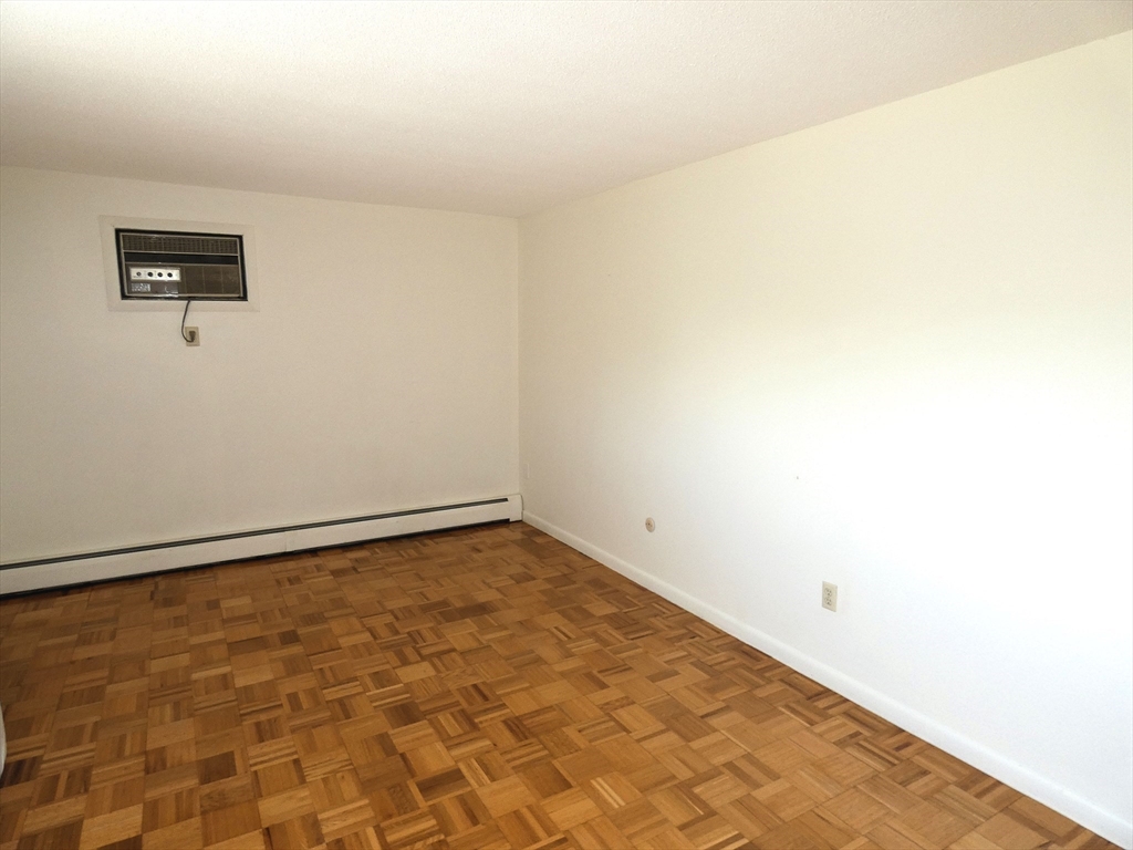 68 Main St, Stoneham