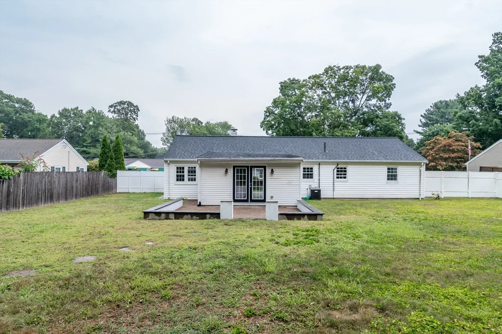 22 Wethersfield Rd, Natick