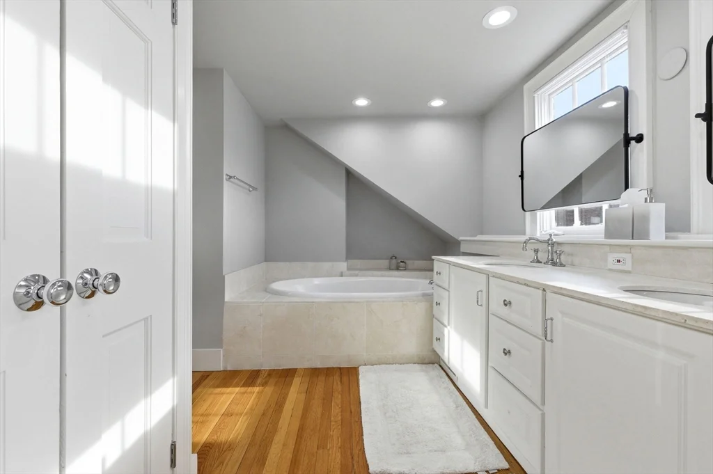 50 River St, Beacon Hill