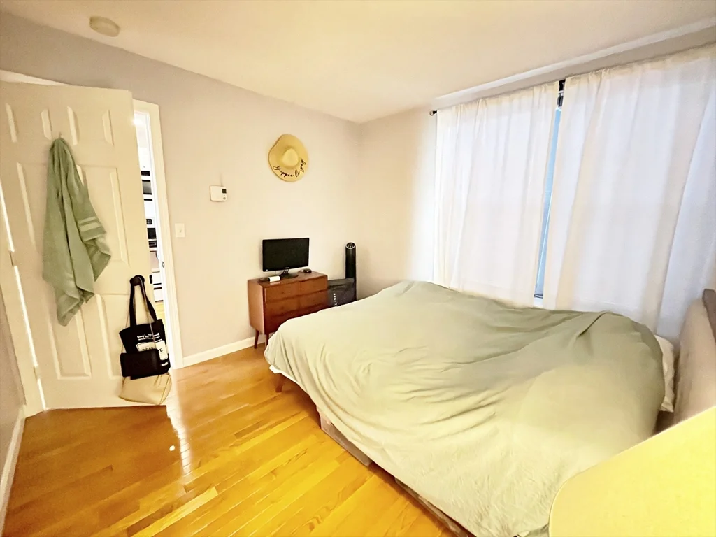 160 Cottage St, East Boston