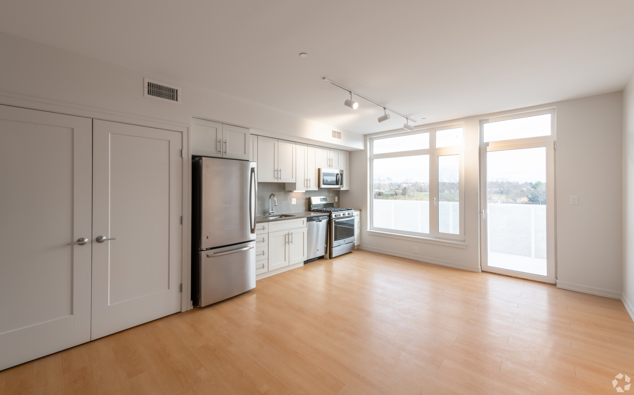 77 New St, Neighborhood Nine