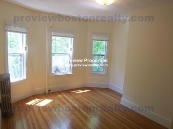 18 Fairbanks St, Oak Square