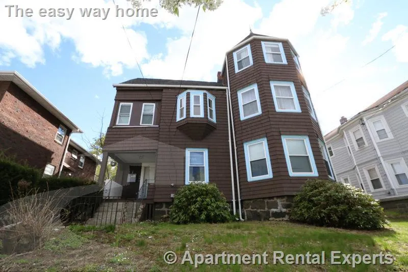 301-303 Boston Ave, Tufts