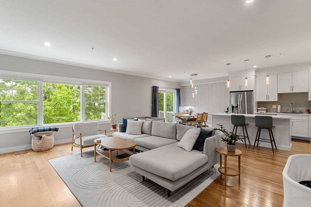 12 Blueberry Hill Ln, Melrose