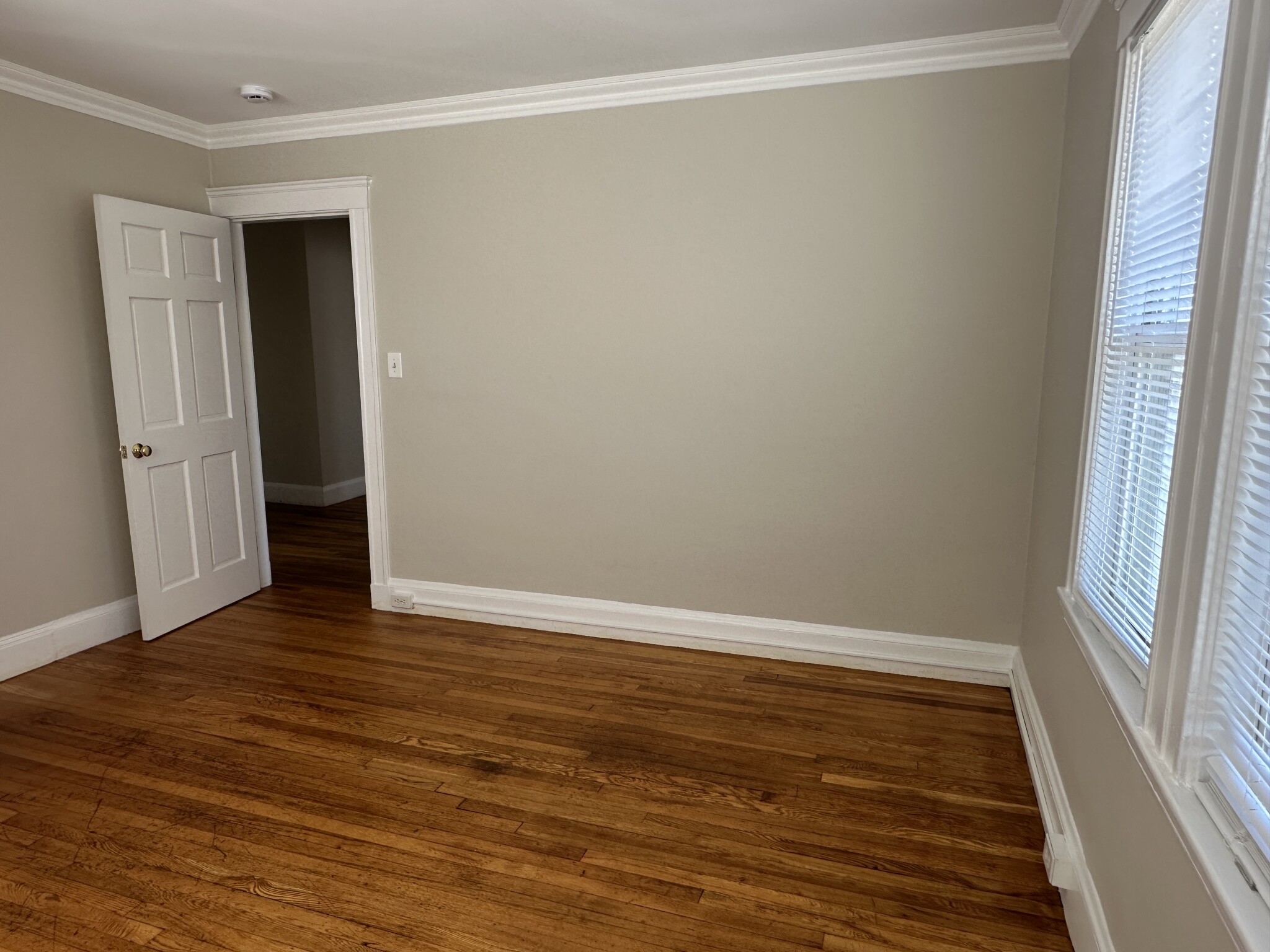 547 Hyde Park Ave, Roslindale