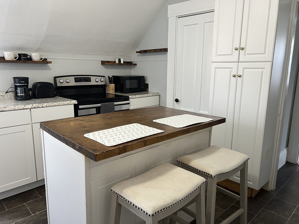 272 Front St, Manchester