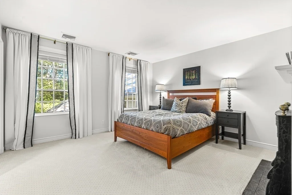 2 Phillips Pond Rd, Natick