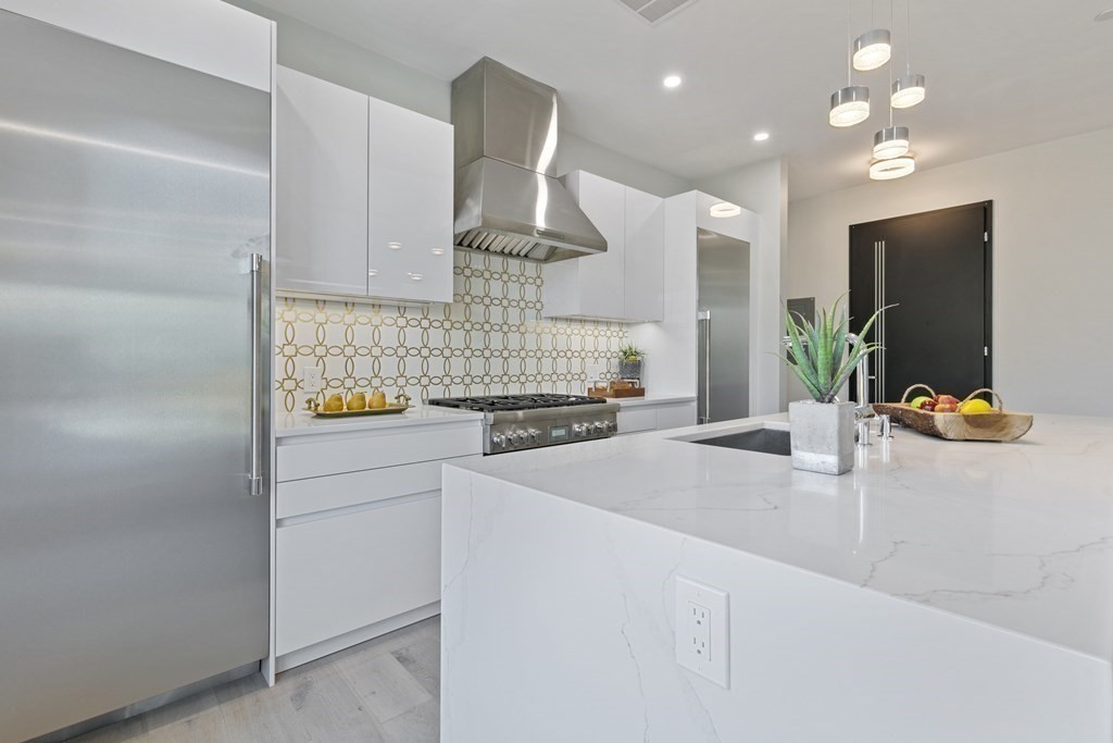 88 Dover St, Davis Square