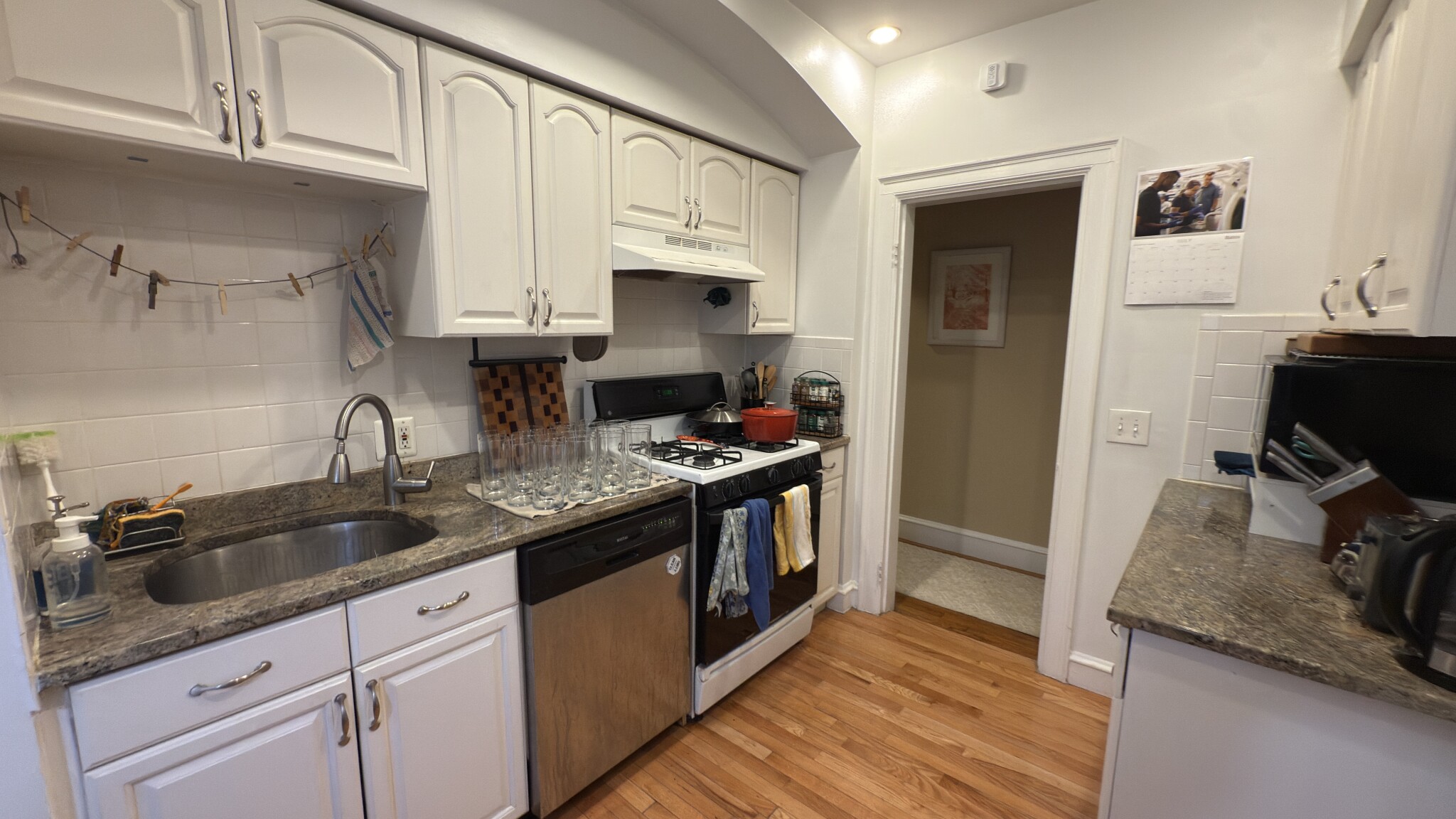 17 Monmouth Ct, Longwood