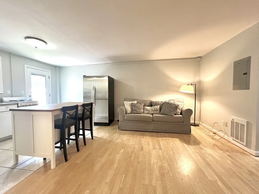 8 Wall St, Charlestown