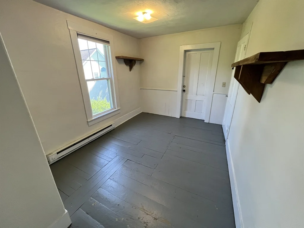 986 South East St, Amherst