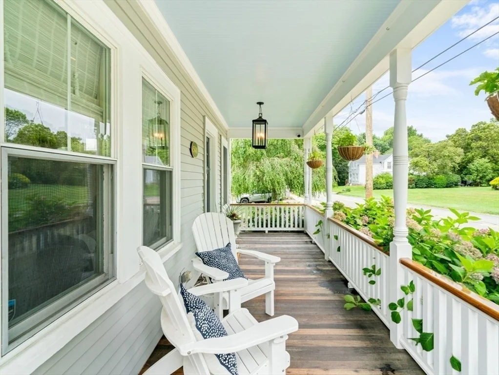 548 Elm St, Dartmouth