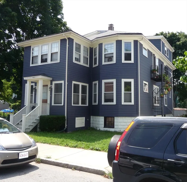 24 Montgomery St, North Cambridge