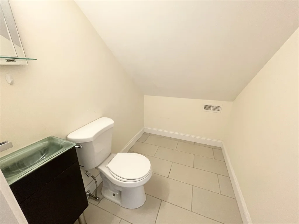 21 Iroquois, Mission Hill