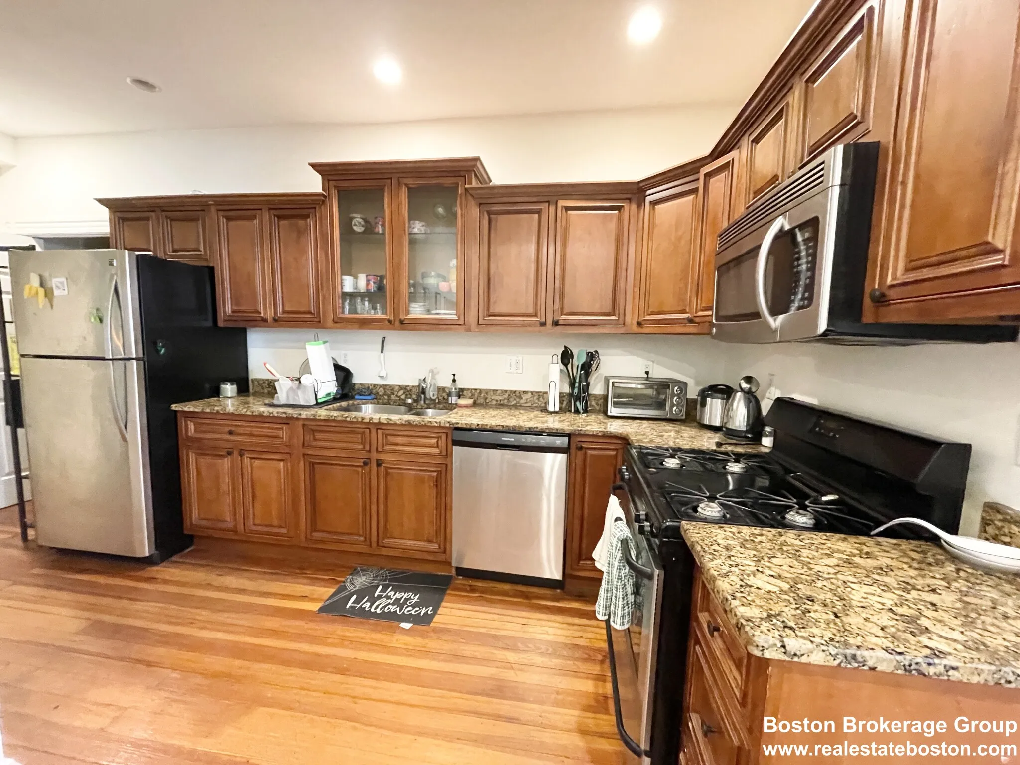 112 Hillside St, Mission Hill