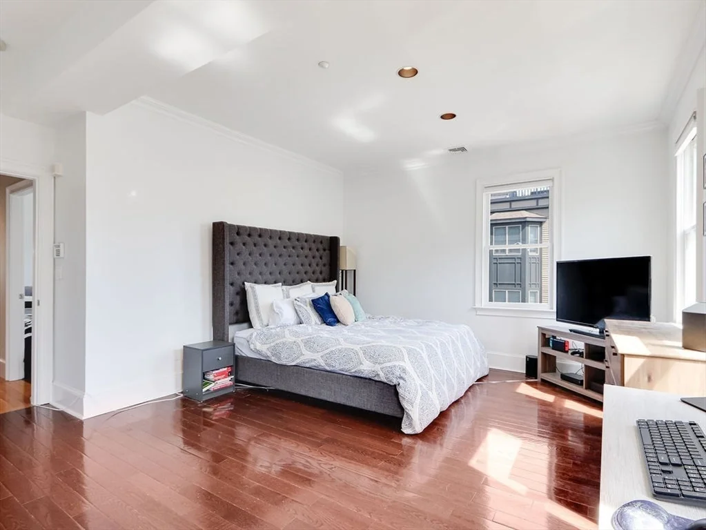 201 K St, South Boston