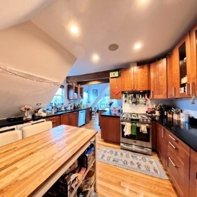 185 Davis Ave, Brookline Village