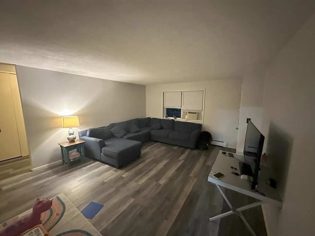 123 Litchfield Pines Dr, Leominster