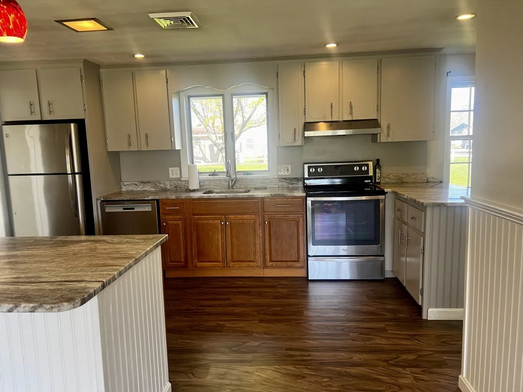 1 Perkins Rd, Danvers