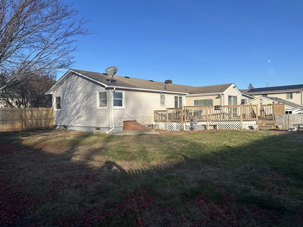 4 Meadowview Ln, Milford