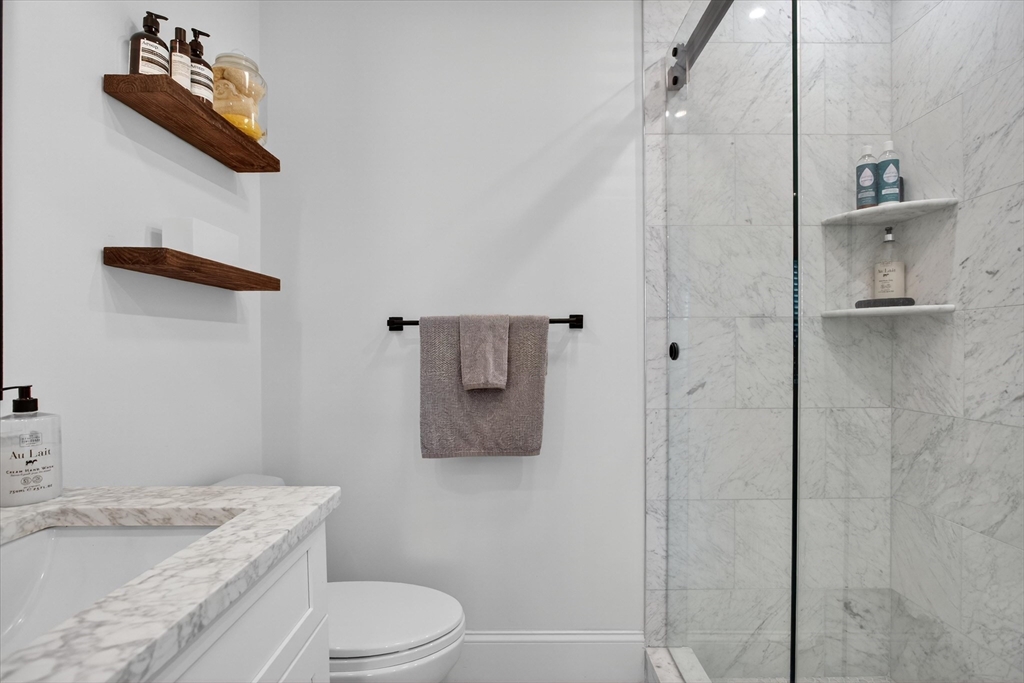 7 Bell Ct, South Boston