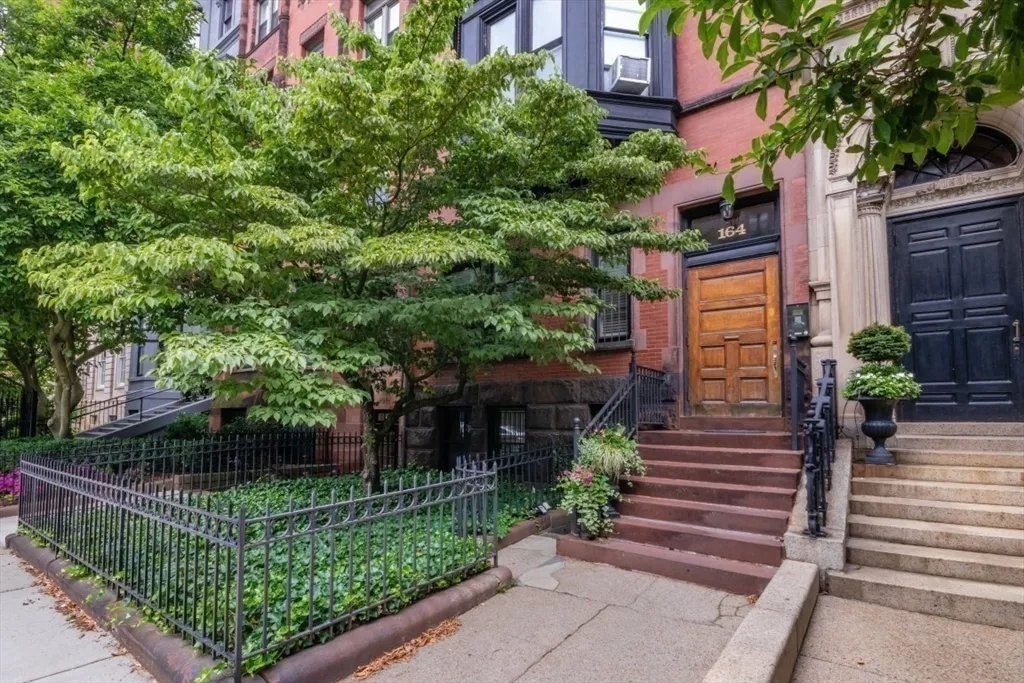 164 Beacon St, Back Bay