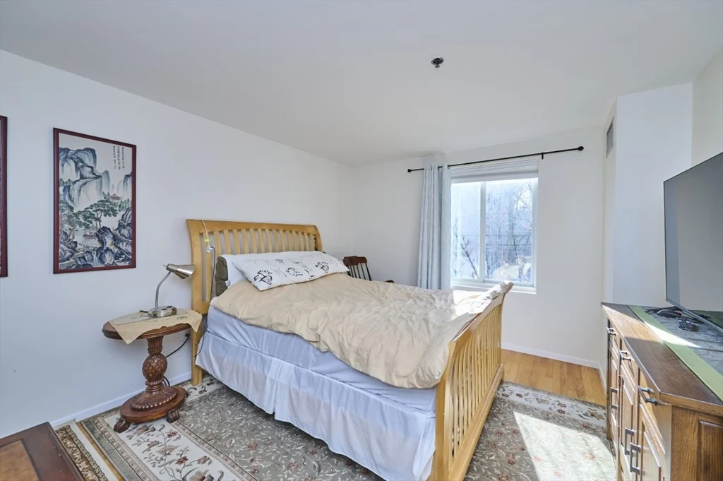 950 Massachusetts Ave, Harvard Square