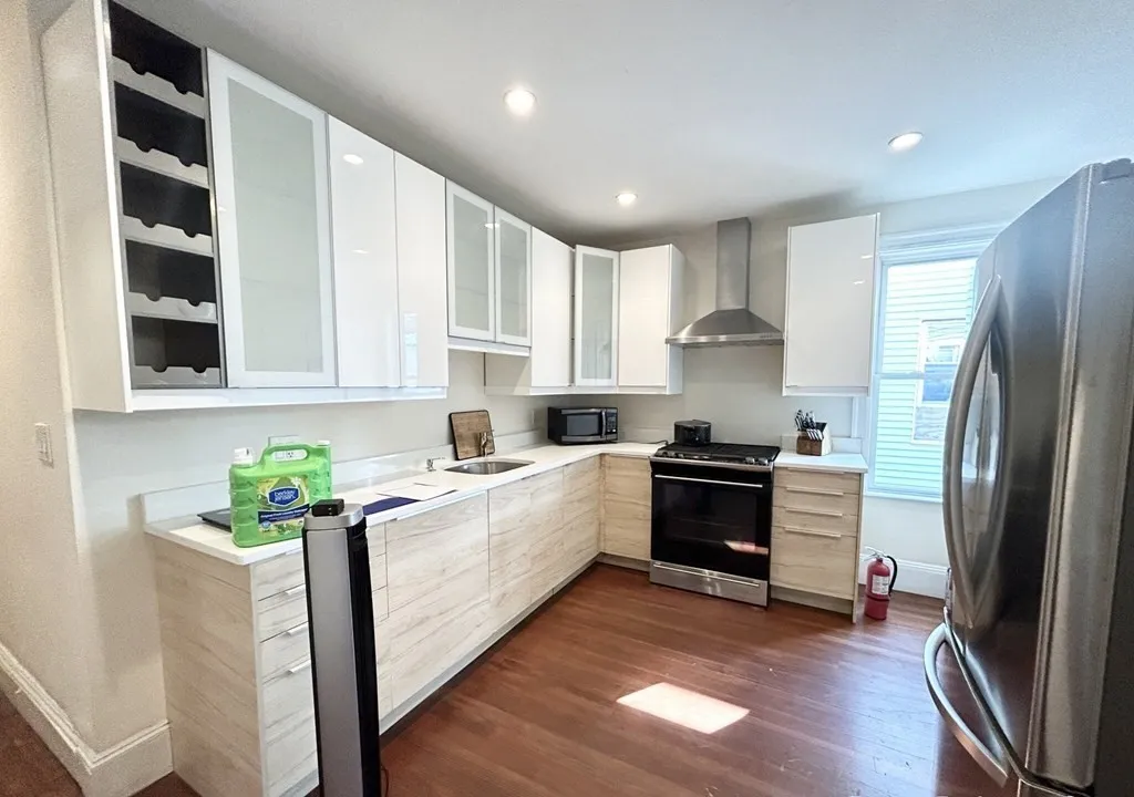 692 Columbia Rd, Dorchester