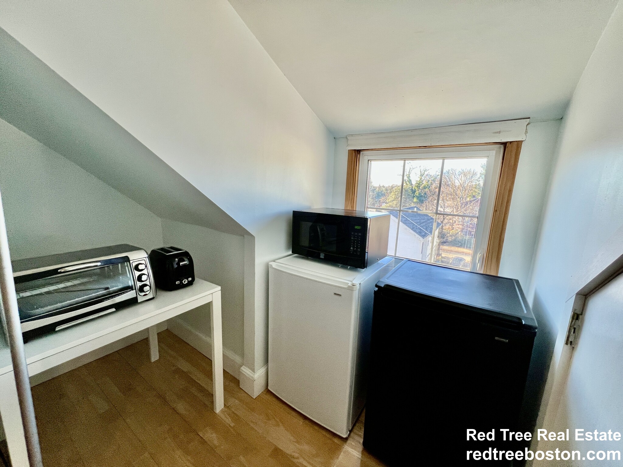 55 Woodcliff Rd, Newton Highlands