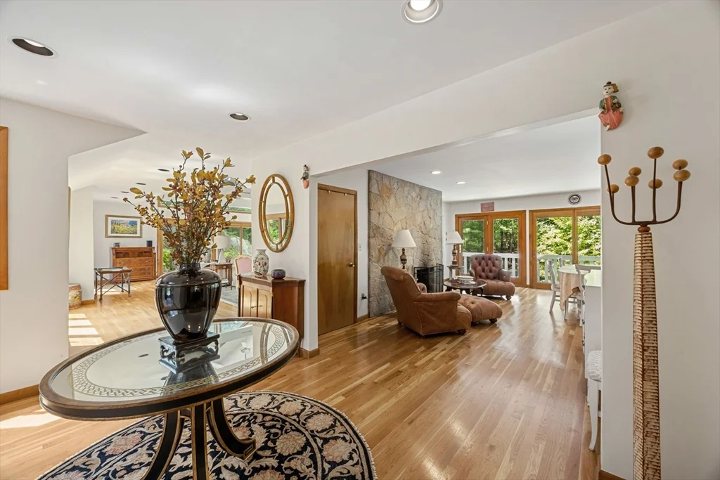 4 Crestview Ln, Milton