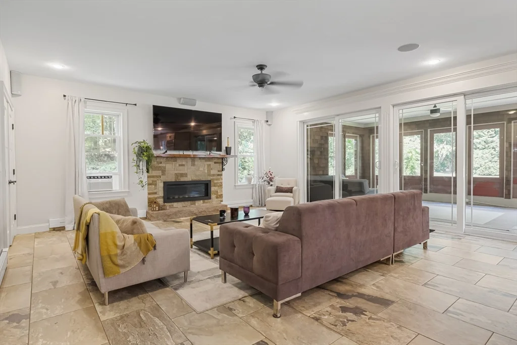 9 Washington Ave, Woburn