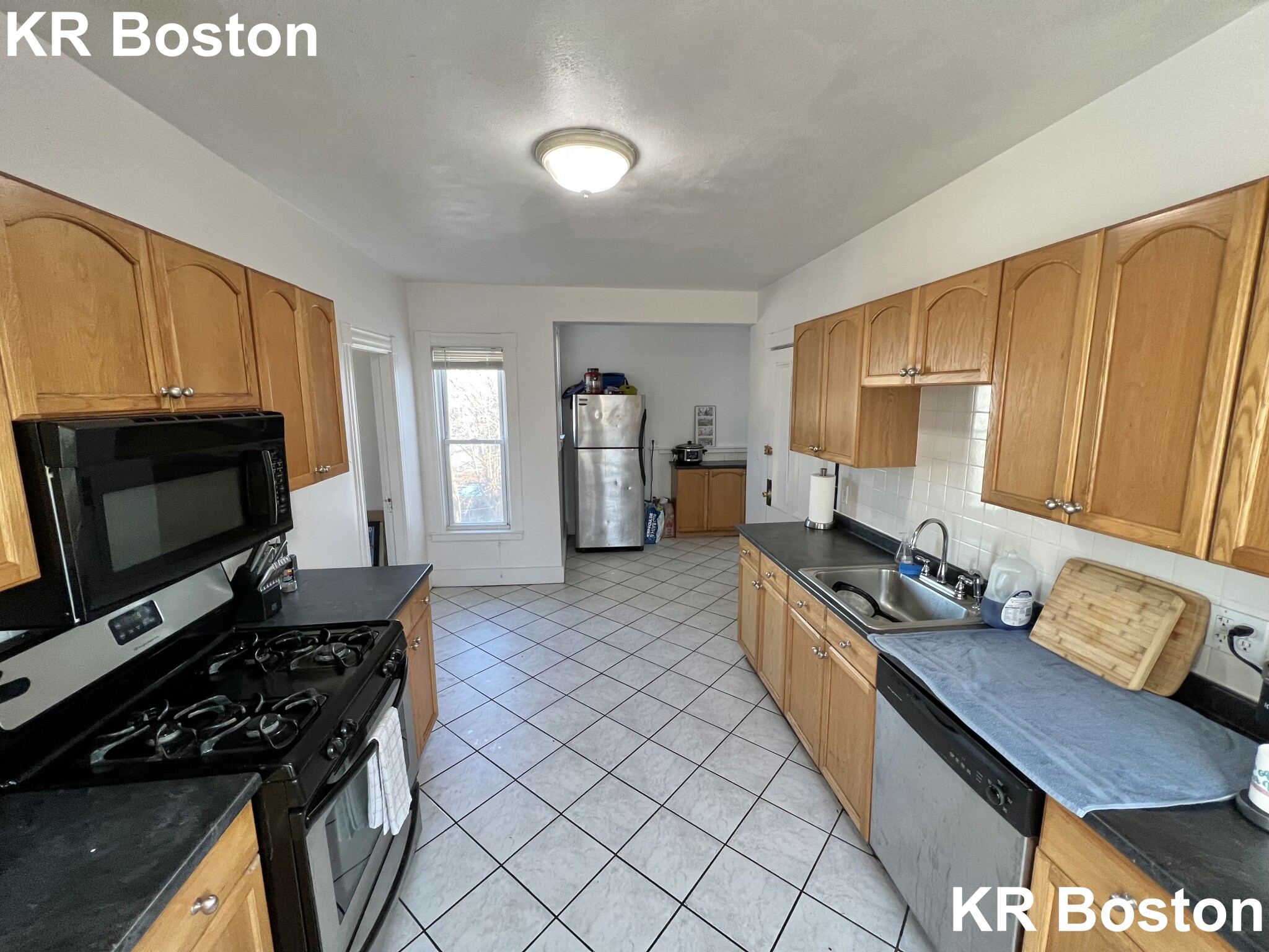 4 bed, 2 bath apartment for rent at 42 Gardner St Unit 3, Allston — photo 2 of 4