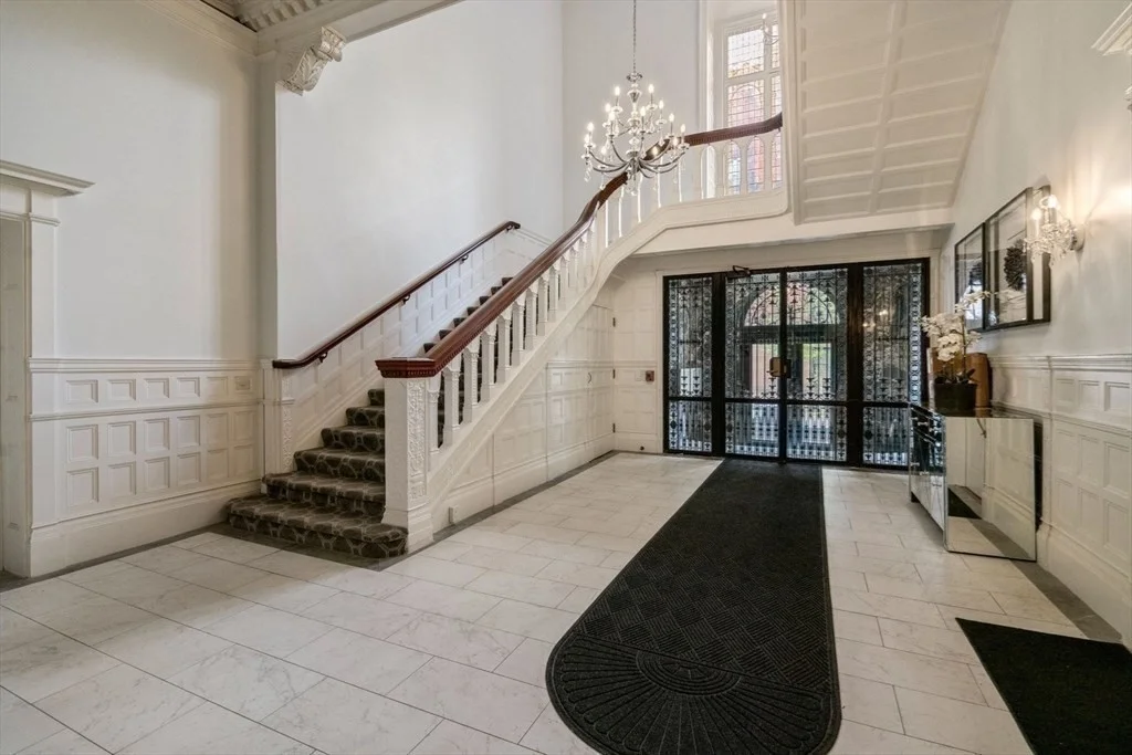 17 Gloucester St, Back Bay