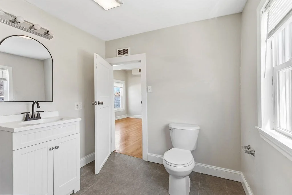 1690 N Main St, Fall River