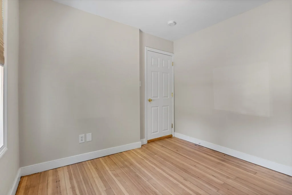 144 Waverly Rd, North Andover