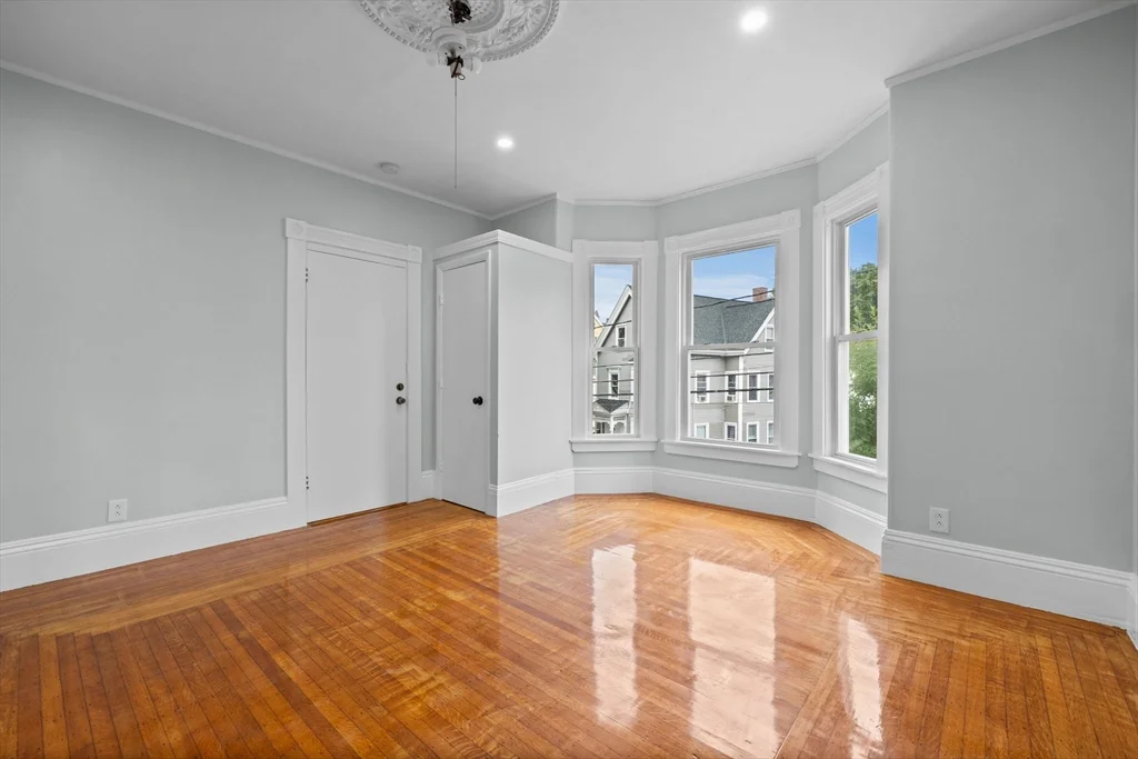 48 Hamilton Ave, Lynn