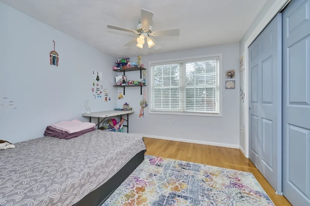 27 Cranberry Ln, Burlington