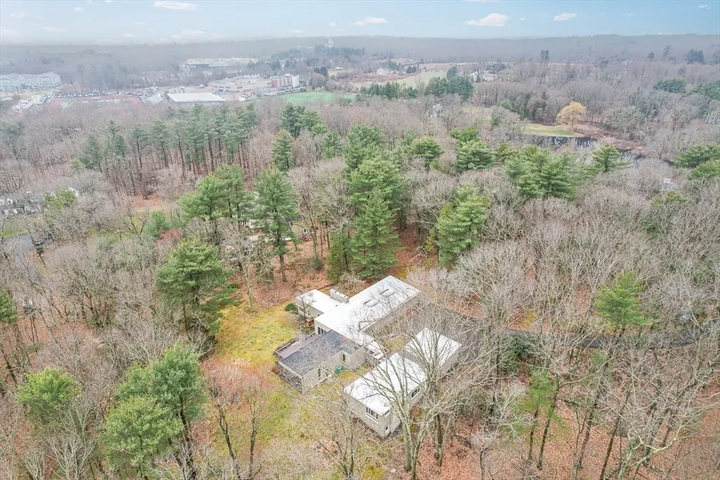 583 Gay St, Westwood