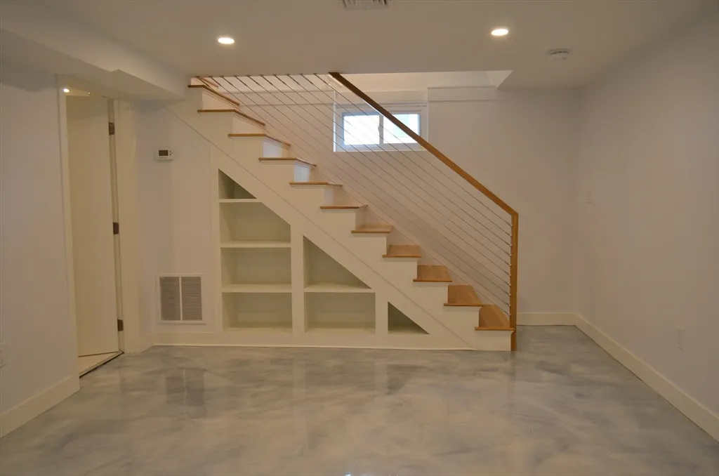 10 Gloucester Ave, Gloucester