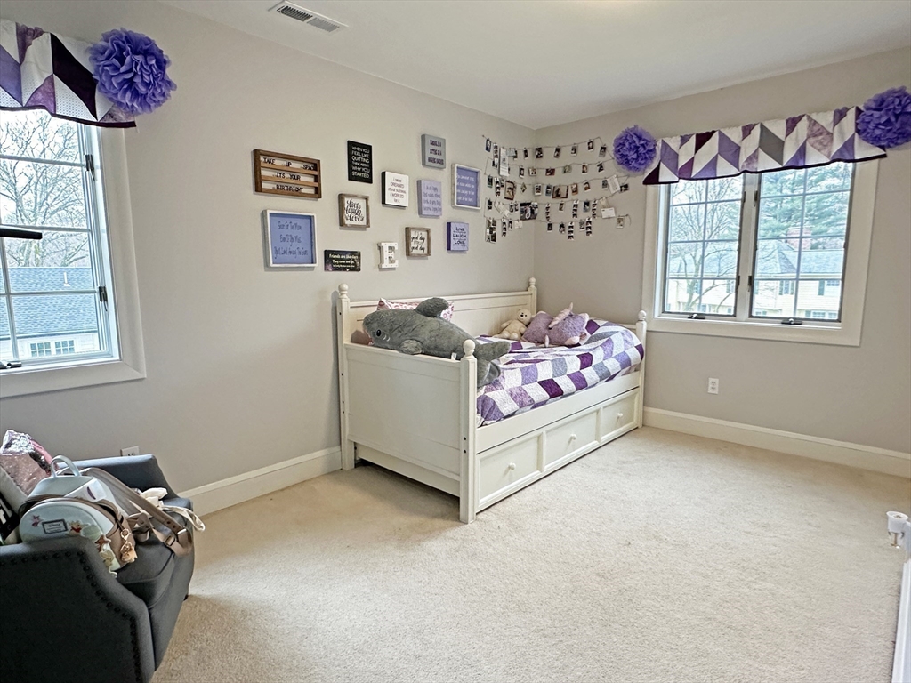 9 Lantern Rd, Belmont