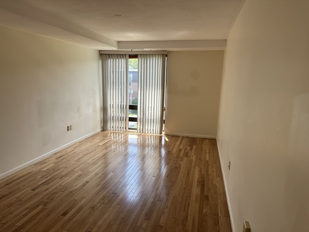 402 Paradise Rd, Swampscott