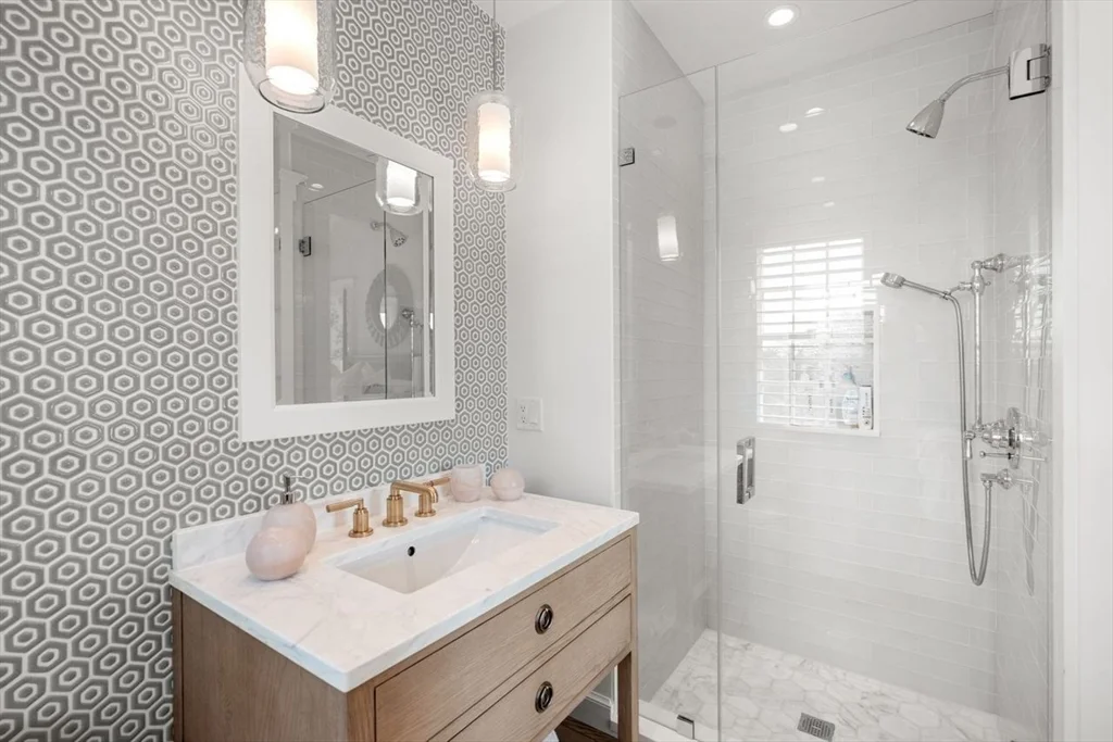 34 Brewster Rd, Monomoy