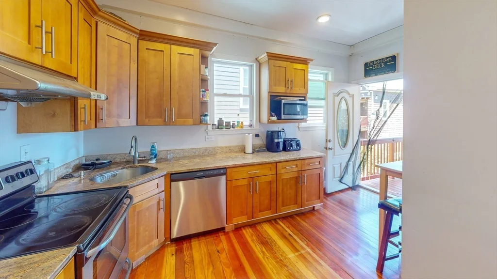 16 Carpenter St, South Boston